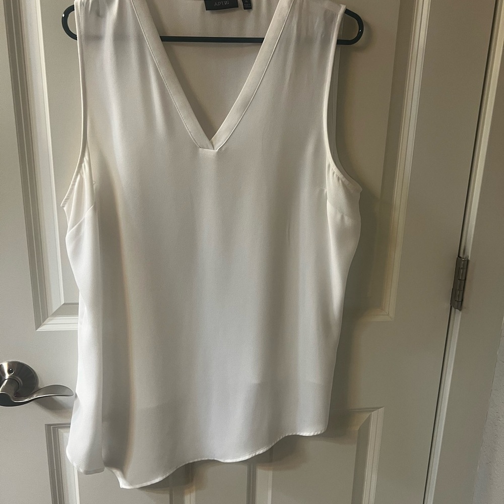Apt. 9 Classic White V-Neck Blouse